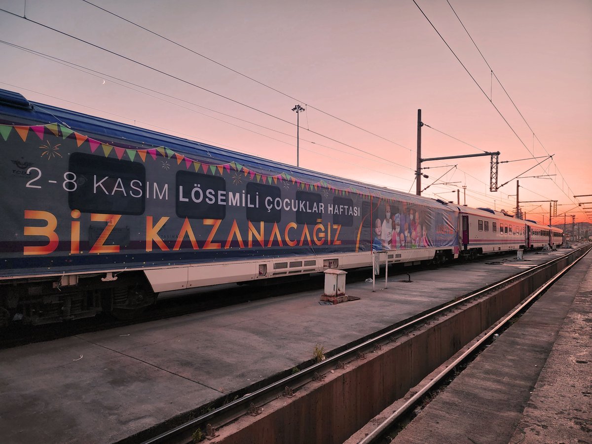Dikkat dikkat sayın yolcular; görmüş olduğunuz bu tren yarın 11.20’de iyileşen çocuklarımız ve gençlerimizle yola çıkıyor🧡 Turuncu bir yolculuk için takipte kalın!
#BizKazanacağızLÖSEV