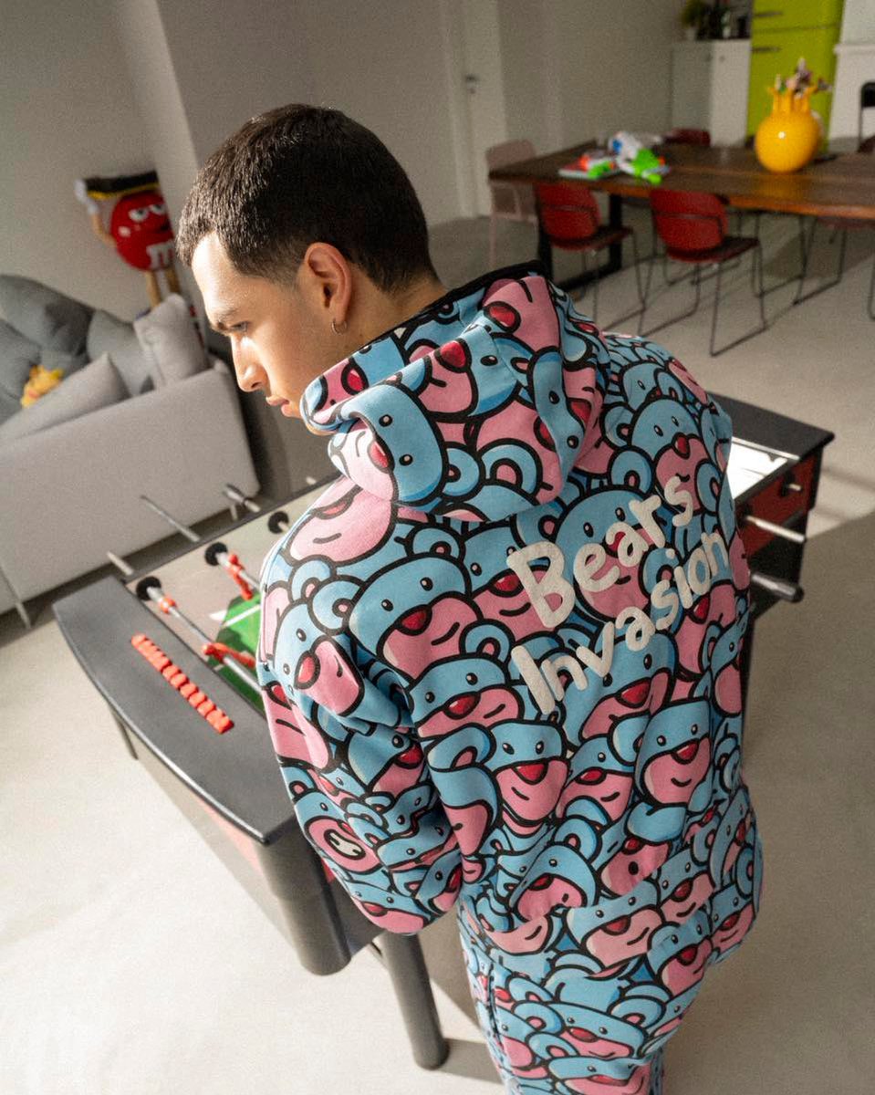 Step into the world of Inbetweeners! Dive into a collection that fuses style, comfort, and a unique flair that stands out. Discover the collection now at wrongweather.net/shop?brand=271

#Inbetweeners #StreetStyle #EffortlessLook #WrongWeather #FashionEssentials