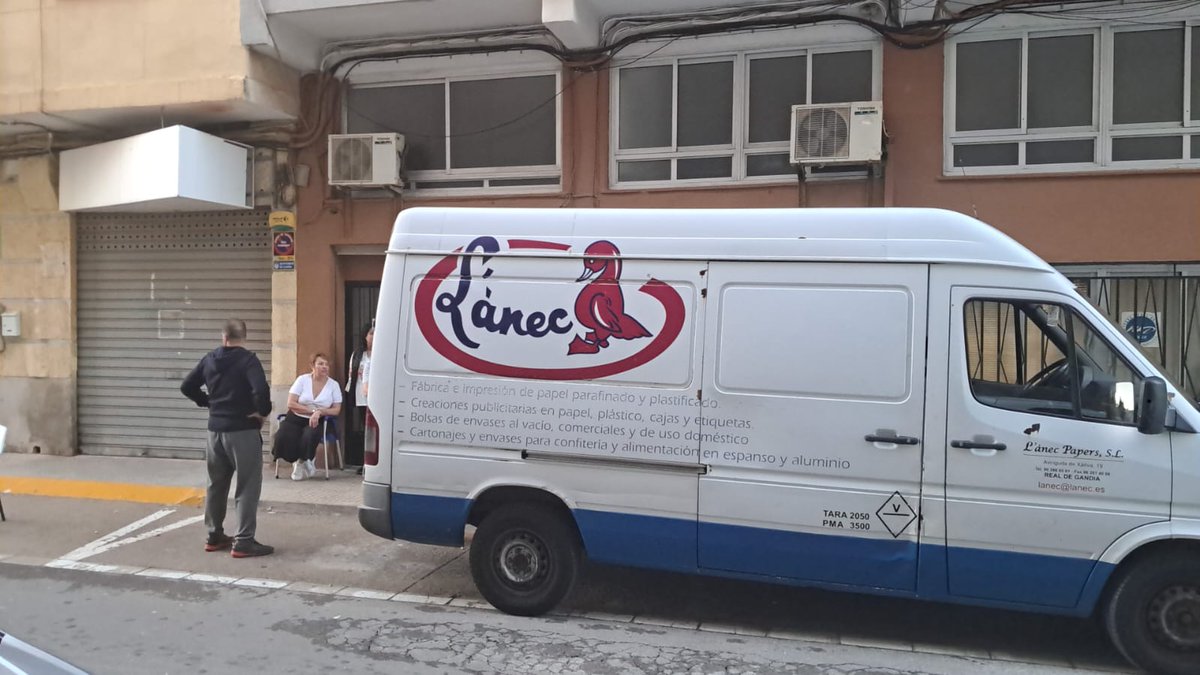 JuanLaciana's tweet photo. Mi compañera Gema García coordinadora regional de UCIN de Valencia me envía desde Gandía fotos de su equipo que está ayudando a llevar material de primera necesidad a las poblaciones afectadas. https://t.co/bjH9Q9Ka6L
