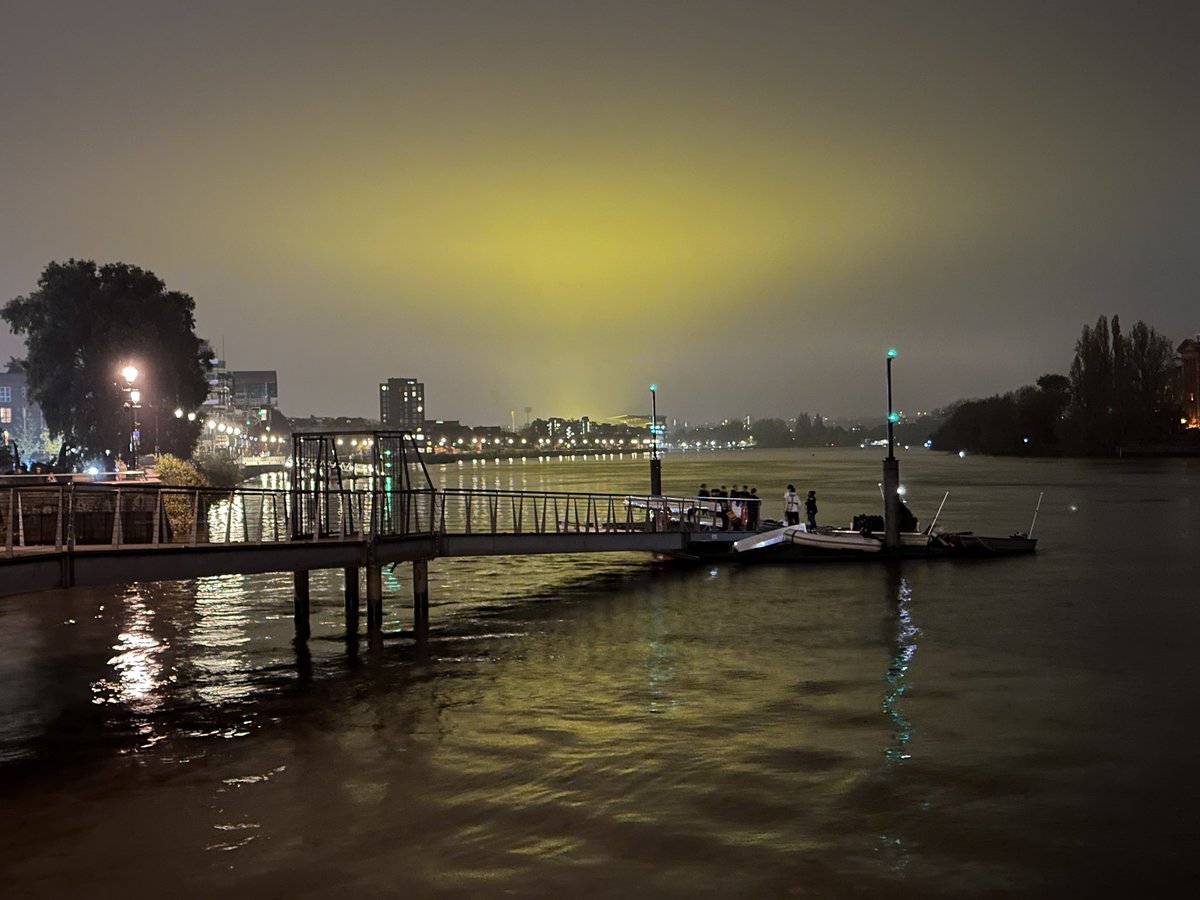 Bizarre effect on Craven Cottage’s lights in the fog.  Looks like an alien invasion.