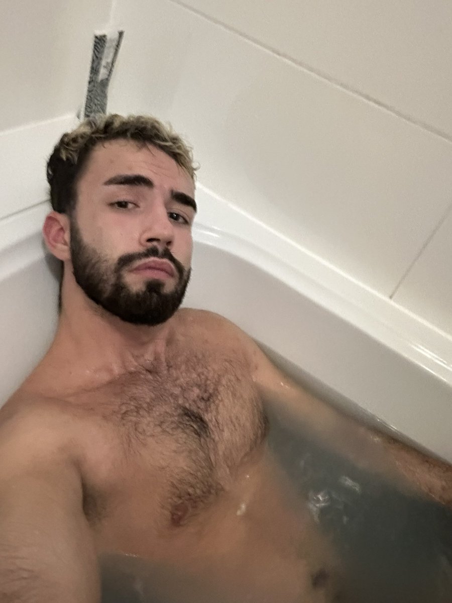 Alex_I_777's tweet photo. Come take a bath with me 👅 https://t.co/ZBybPF0VNe