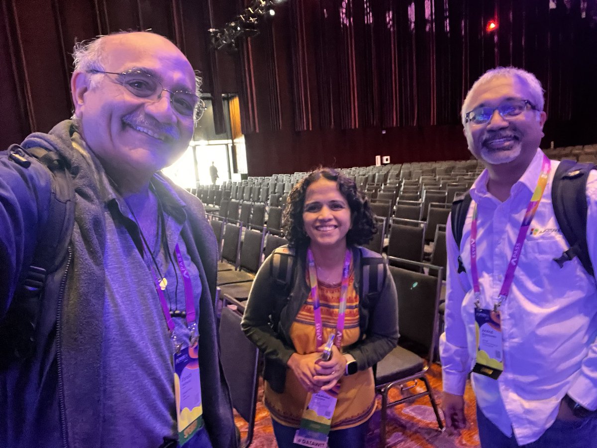 pareshmotiwala's tweet image. More #sqlselfies @PASSDataSummit @DBAKevlar @SQLBek @adammachanic @ravidya_rev