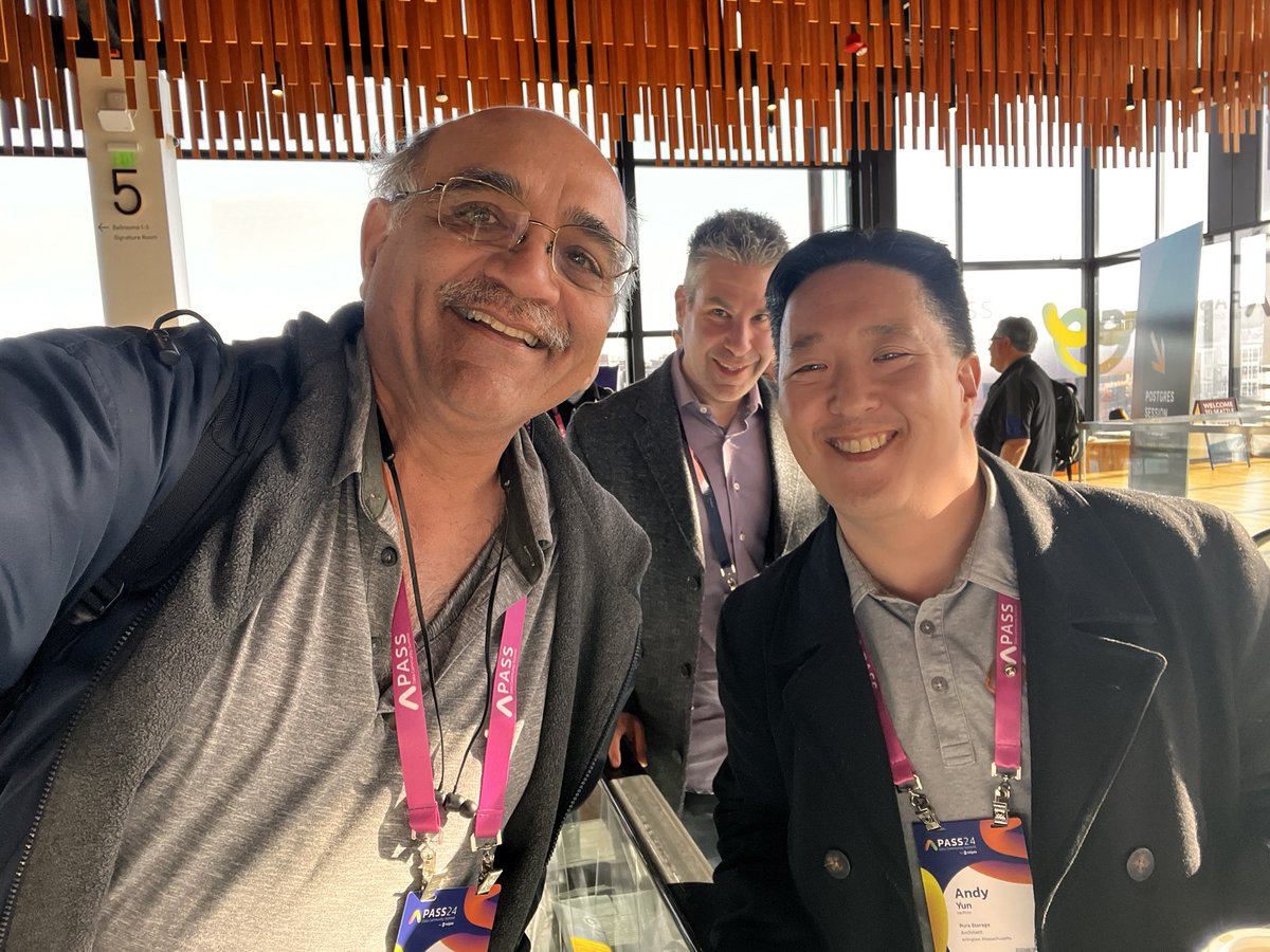 pareshmotiwala's tweet image. More #sqlselfies @PASSDataSummit @DBAKevlar @SQLBek @adammachanic @ravidya_rev