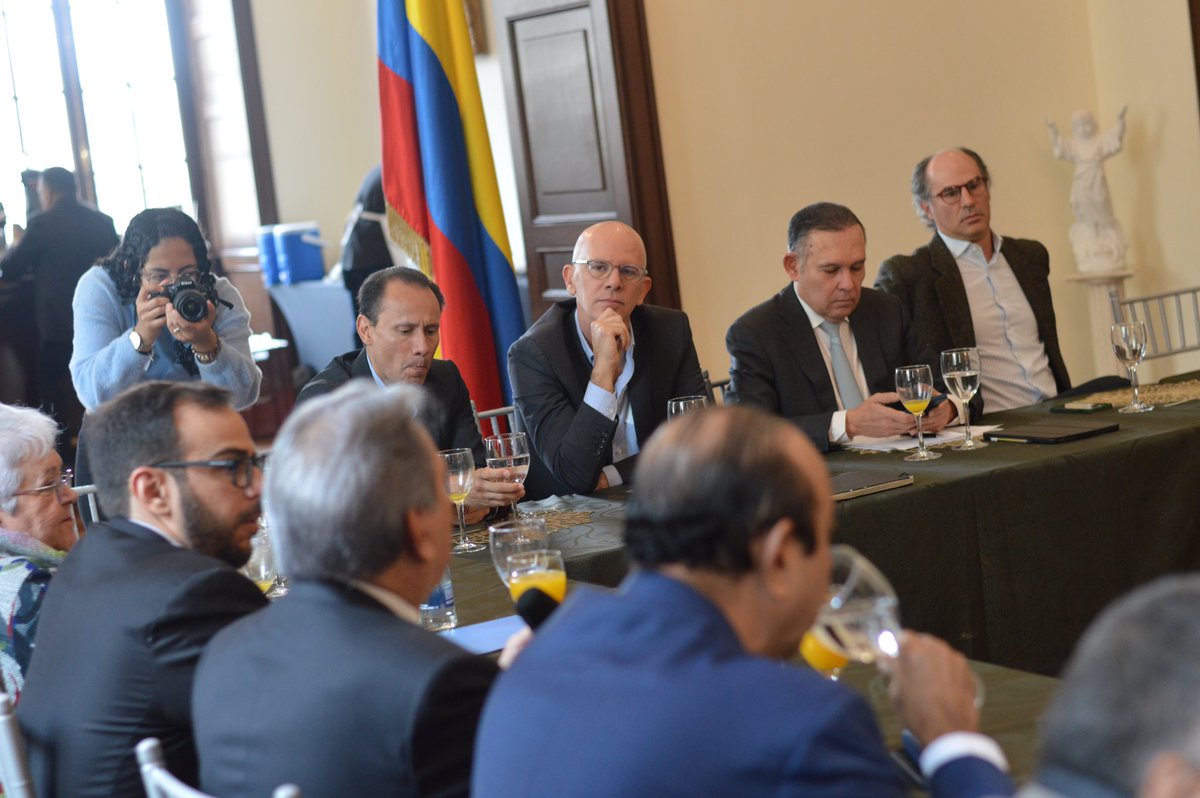 AnaMonsalveA's tweet photo. Nos reunimos con la #BancadaCaribe, 🇹🇩Senadores y Representantes, para seguir trabajando en soluciones concretas a la crisis energética del Caribe. Exigimos al gobierno nacional que cumpla con los compromisos asumidos y garantice #TarifasJustasYa ⚡️🪫 #HaciendoVisibleLoInvisible❤️💛💚
