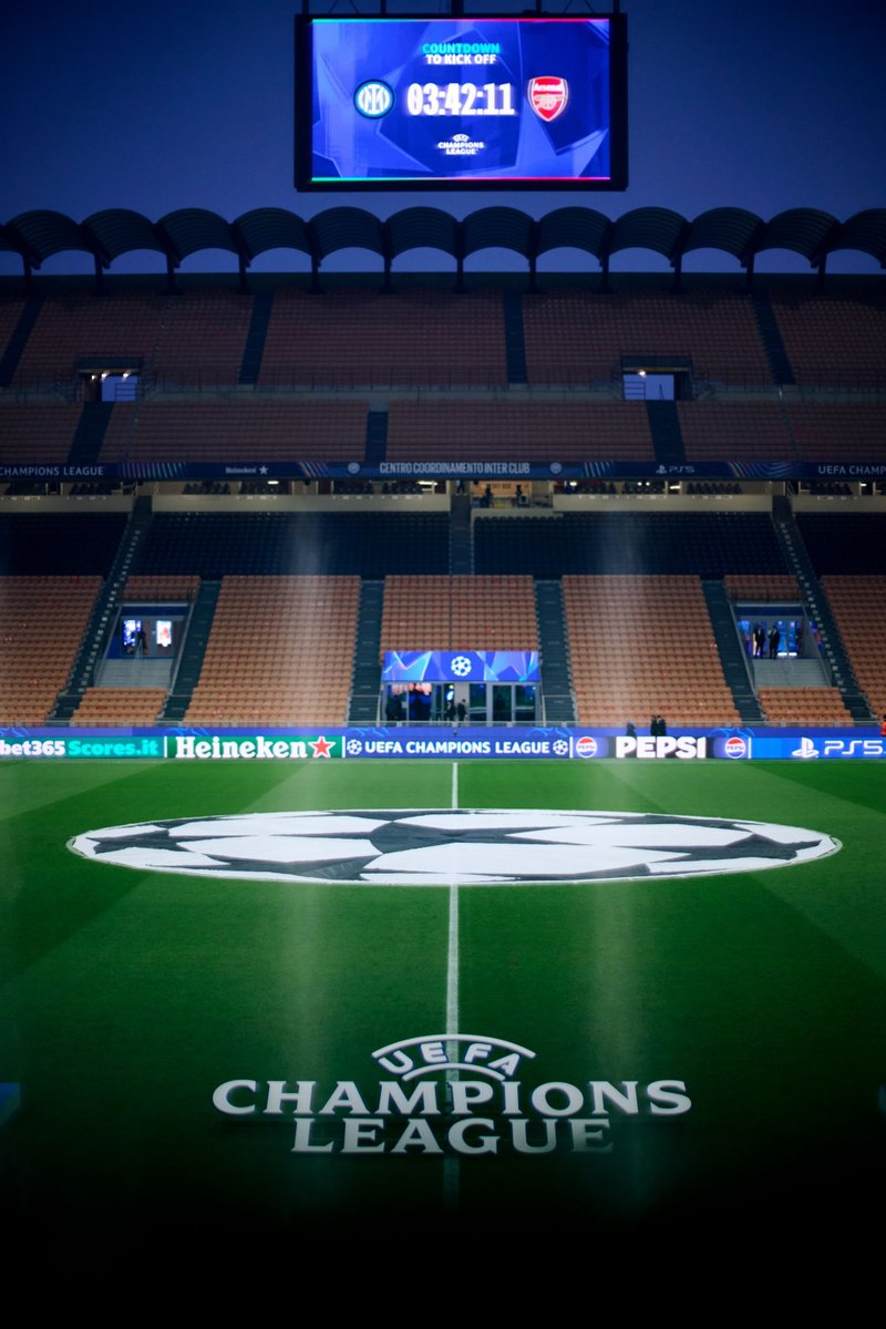 Inter_ar's tweet photo. ليالي #دوري_أبطال_أوروبا 💫

#إنتر_أرسنال | #فورزا_إنتر ⚫️🔵 https://t.co/vwQcigPADp
