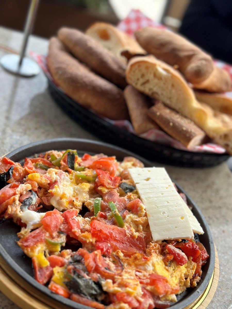 Is breakfast your favorite meal of the day? What does that say about you? You are positive, disciplined, a proactive leader, and while others need inspiration to fire up, all you need is a new day! #foodology #youarehowyoueat #breakfast #food #PsychologyMatters #foodPsychology