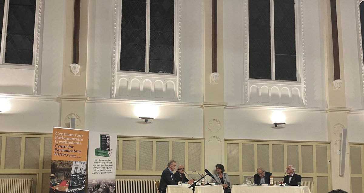Al enige tijd geleden ben ik geïnterviewd voor biografie van Ruud #Lubbers, die ik zo’n 25 jaar op verschillende wijze meemaakte - als eerste bij het schrijven van mijn proefschrift over positie #premier. Leuk en interessant om nu bij de presentatie van ‘Een slag anders’ te zijn!