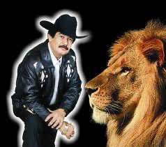 LosComparesMty's tweet image. Ya urge cantar ese villancico que dice :
“Siempre me verán solito , como anda el águila real …” 🥵😮‍💨🙌🏼 seguimos a sus órdenes raza coticen y agenden con tiempo sus posadas ! #LCMTY 🤠🎄🎅🏼