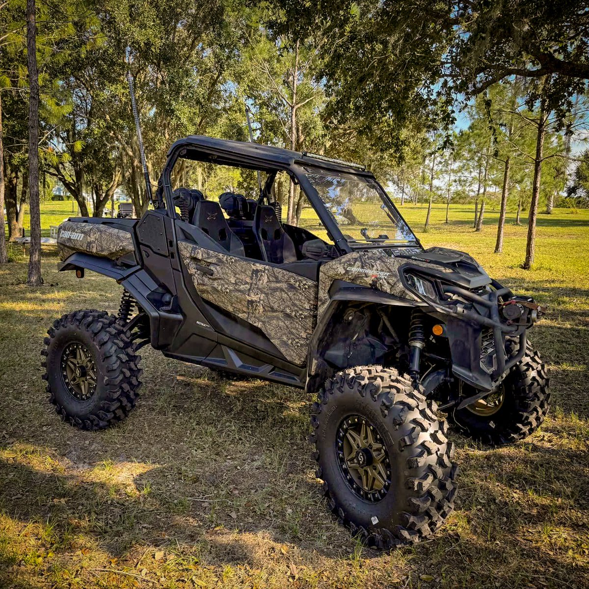 superatvtweet's tweet photo. #BKFabs got this 2024
#CanAmCommander beefed up for the trails, complete
with an #SuperATV 4" GDP portal gear lift kit and 33" tires!πͺβ https://t.co/K62nVtPKj5