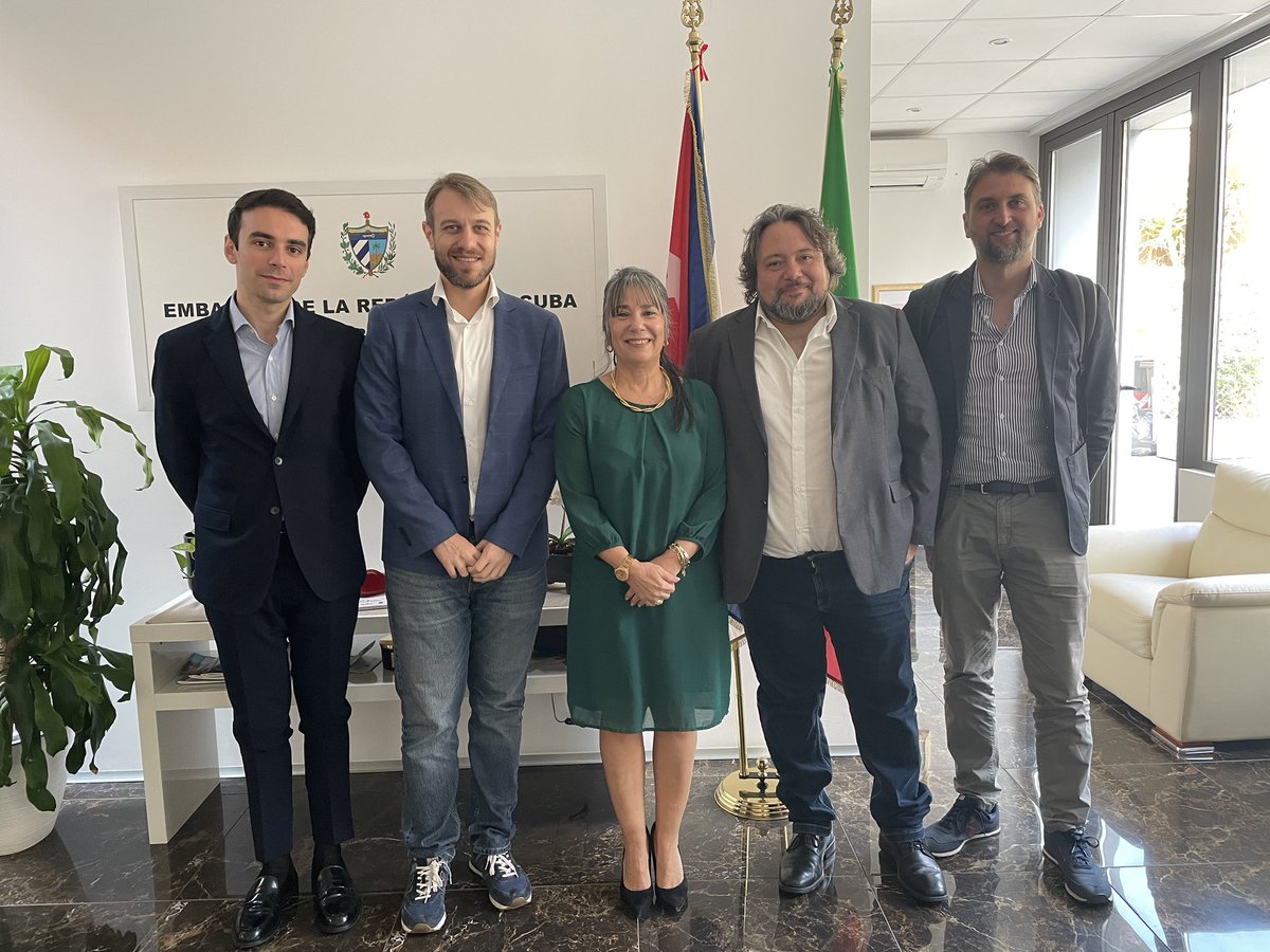 MirtaGranda's tweet photo. Con gran placer recibí al eurodiputado @Dani_DellaValle y al diputado @Dario5S, ambos del @Mov5Stelle. Sostuvimos profundo intercambio sobre la actual situación en #Cuba 🇨🇺provocada sobre todo por el bloqueo recrudecido. https://t.co/hxCZtN3e0J