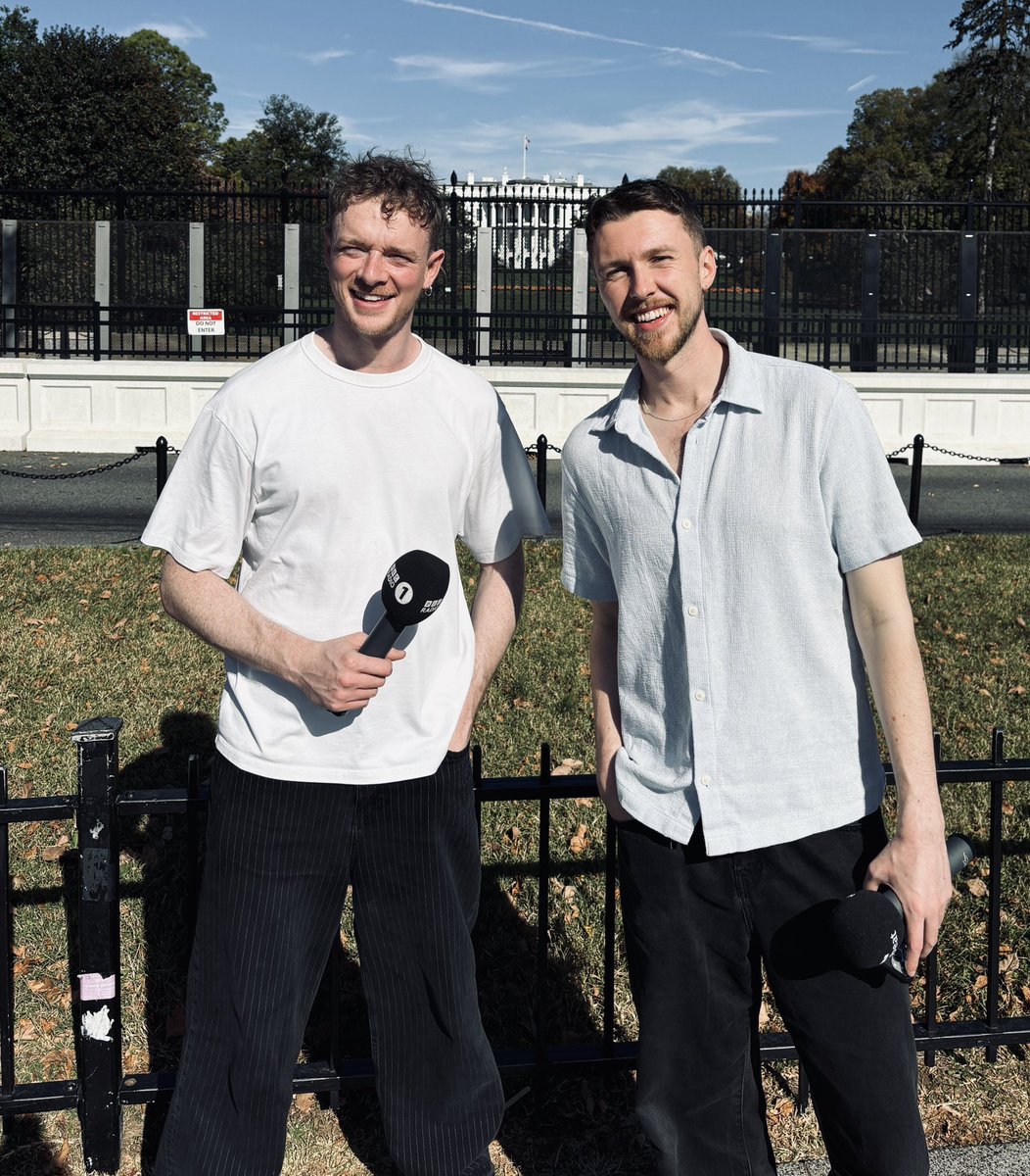 calumsleslie's tweet photo. Donald Trump wins. What happened and what next. Newsbeat from outside the White House with @jordken and @Mitch_Mansfield👇🏻📲

https://t.co/PBlv0nm7ev https://t.co/e1mfECk8E4
