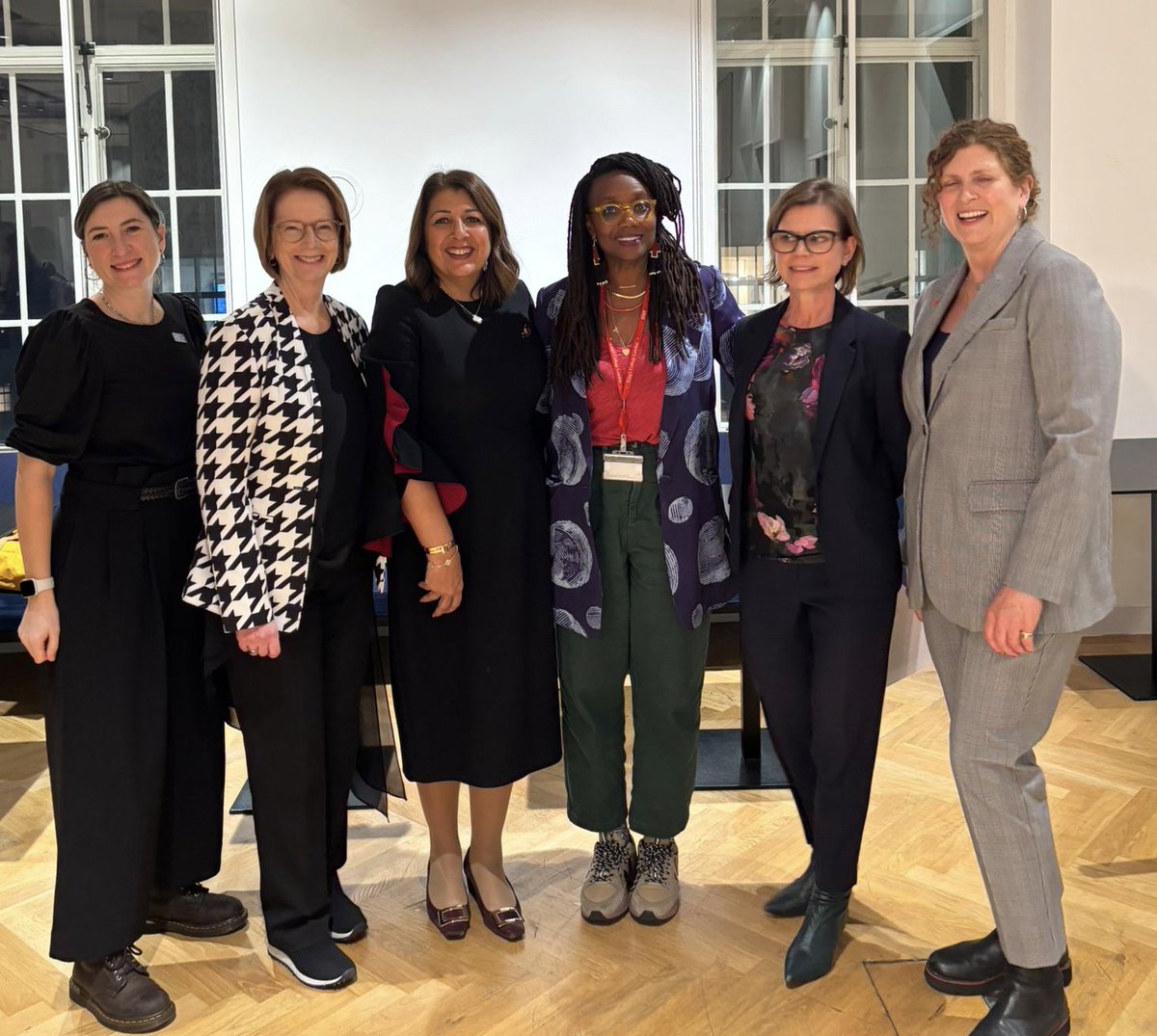 King's Global Institute for Women's Leadership (@giwlkings) on Twitter photo Tonight we are joined by <a href="/JuliaGillard/">Julia Gillard</a>, Eka Ikpe, Erin Mansell, <a href="/pavitacooper/">pavita cooper</a> & @IsabelBerwick to explore how empowering women both in and out of the workforce can drive economic growth.
šŗ Livestream: youtube.com/watch?v=M7_ksYā¦
š§µā¬ļø Tonight we are joined by <a href="/JuliaGillard/">Julia Gillard</a>, Eka Ikpe, Erin Mansell, <a href="/pavitacooper/">pavita cooper</a> & @IsabelBerwick to explore how empowering women both in and out of the workforce can drive economic growth.
šŗ Livestream: youtube.com/watch?v=M7_ksYā¦
š§µā¬ļø