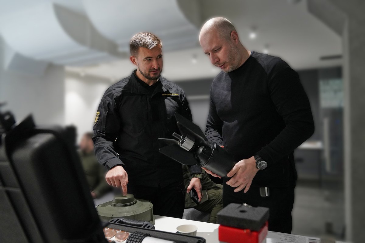 Українські компанії вже виробляють усі типи боєприпасів для дронів: фугасні, кумулятивні, уламково-фугасні, термобаричні, комбіновані, ударні ядра та інші. Кожен елемент постійно вдосконалюється: корпус, вражаючі елементи, вибухові речовини, системи ініціації та бустери.