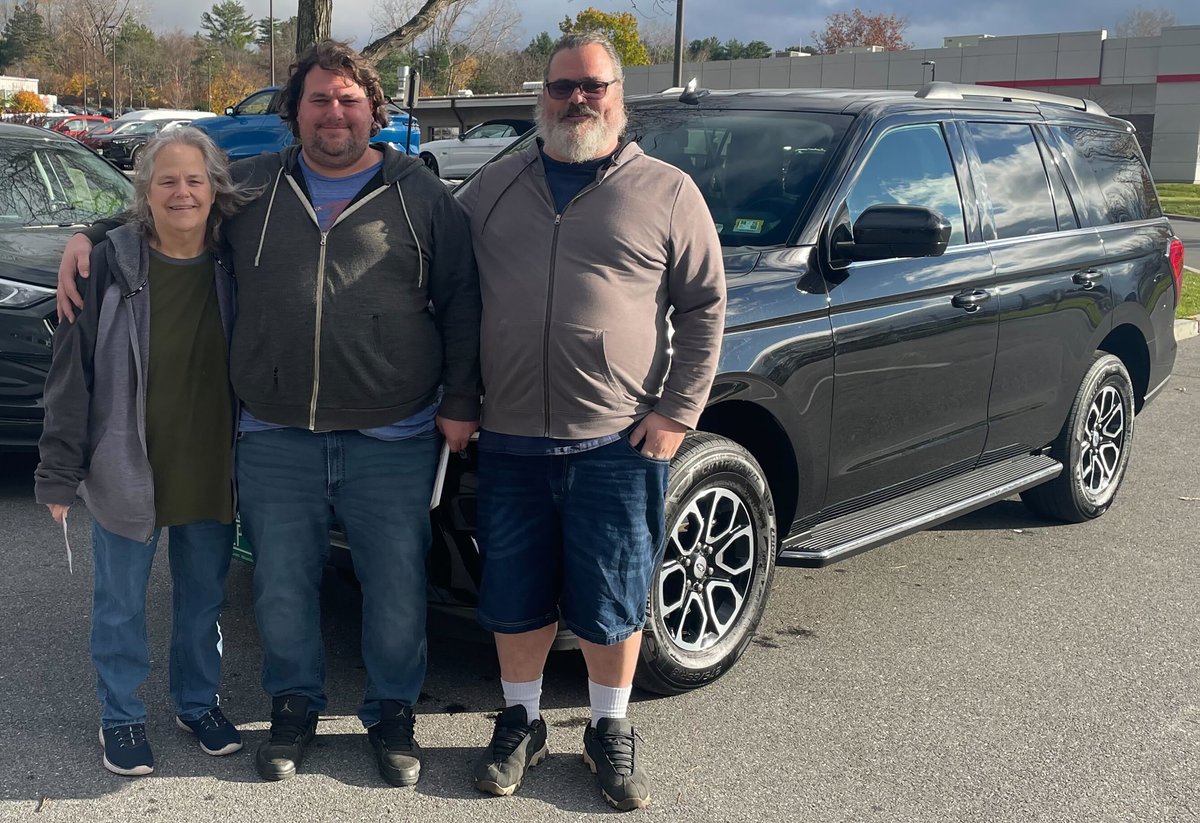 HeritageVT's tweet photo. Happy #NewTruckDay to Matthew! He was in search of a bigger ride for his family &amp; teamed up with Bill Labonte to take home this new @Ford Expedition - Congrats!

Learn more about Bill &amp; check out his reviews on @DealerRater: https://t.co/S6gbJjj4rg

#Ford #HTeam #FordFamily https://t.co/aAoR8vcco6