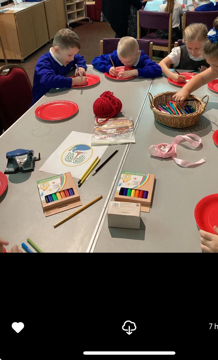 primary_tree's tweet image. Our year 1 and year 2 pupils had a lovely morning at @stgabshuyton church this morning. They took part in lots of different activities for Remembrance Day 🎨 @VantageAcademi1