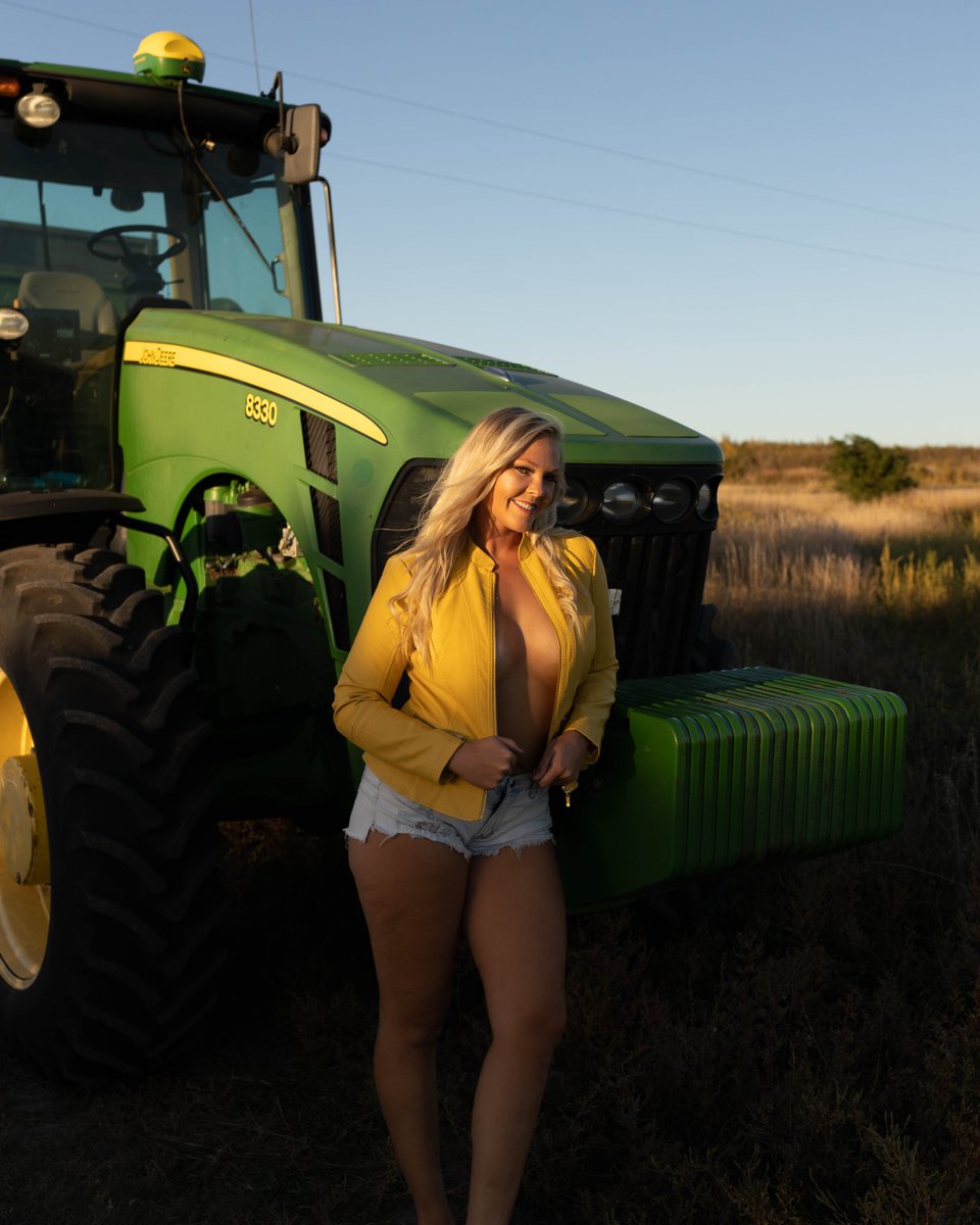 FemaleRancher's tweet photo. Head to https://t.co/Y87PwJ0d4p to see more photoshoots just like this! 📸✨ You won’t want to miss the latest looks and behind-the-scenes content. Check it out now! #PhotoshootFun #FarmChic #ExclusiveContent #RanchLife #FarmLife #CountryLiving #ModelLife #FarmVibes #JohnDeere https://t.co/2ym9KF1vyU