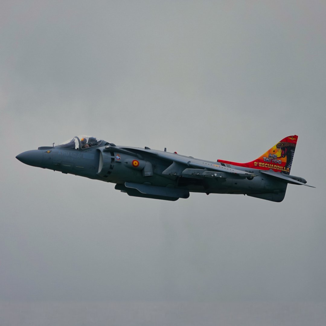 Michaelflying28's tweet photo. Spanish Navy McDonnell Douglas EAV-8B Harrier II VA.1B-38/01-926 displaying at RIAT 24.

#spanishnavy #armada #armadaesp #armadaespañola #spanisharmada #9thsquadron #mcdonnelldouglas #mcdonnelldouglaseva8 #eva8 #mcdonnelldouglaseva8b #eva8b #mcdonnelldouglaseva8harrierii #riat https://t.co/I28VvAkeq5