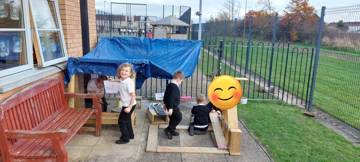 NetherburnPs's tweet photo. Provocation using tarpaulin and pegs and p1/2 created two dens. The boys chose to work together to build an office and the girls wanted a cosy home! Next time they want to make the dens more stable @PlayPioneerScot @PlayScotland #slcplay https://t.co/qrlimpFzxB