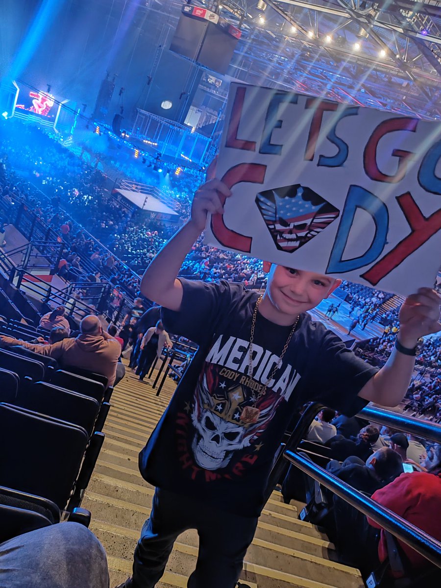 Lets go cody 💙 YEAAHHHH!! #WWEsheffield #WWELIVE