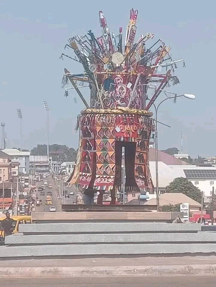 Jamessucre2's tweet image. Ijele spotted at Obiagu roundabout!

A permanent Ijele to beautify Obiagu roundabout and restore its culture and heritage.

Dear Enugu residents, what do you think about this new development been carried out by the commissioner for culture and tourism?

Good or bad?