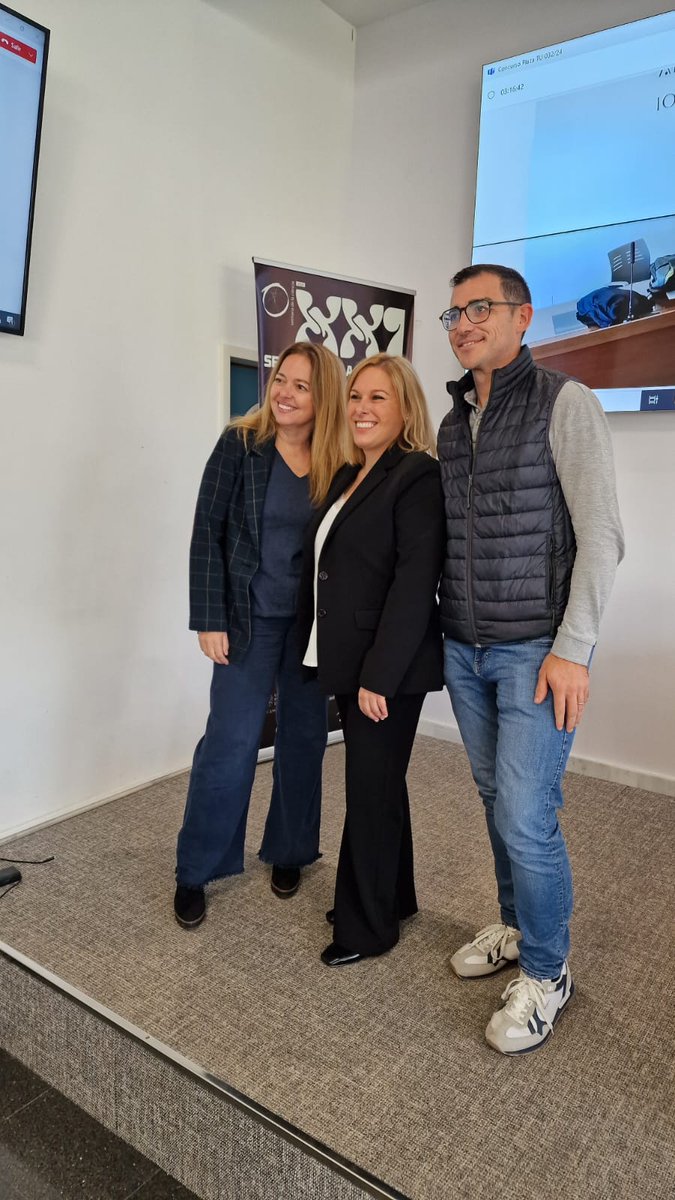 josefa_mula_bru's tweet photo. #mycrew ☺️ 
Mi amiga 🤗 y compañera 🤜🤛 Raquel Sanchis ha defendido hoy con éxito su proyecto docente 📚 e investigador 🔬 para promocionar a Profesora Titular de Universidad (TU) en el @upvcampusalcoy. No puedo estar más orgullosa de ella 🤩 https://t.co/Dh1vEopLFJ