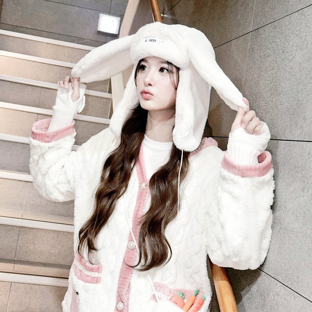 ㅤ
ㅤ ㅤ ㅤ                                                                                                                                                                  𑁍    ’   Los besos no se dan, se roban.
ㅤ