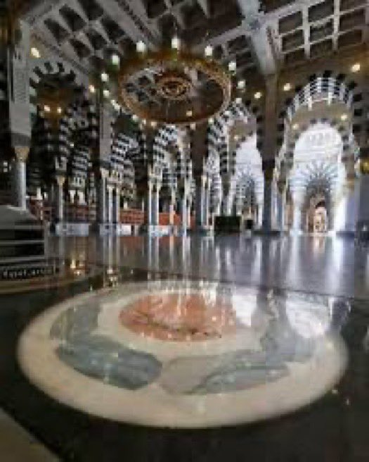 هذا موقع بئر حاء
أحد الآبار النبوية
#المدينة_كلها_تاريخ 
#المسجد_النبوي_معالم_وتاريخ