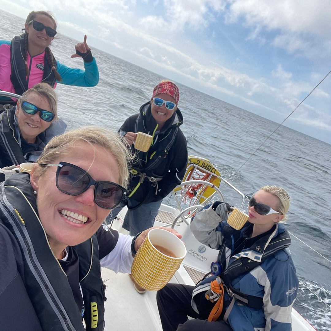 AllabroadSail's tweet photo. 🫖 Tea break Allabroad style ... an essential part of the training syllabus ⛵.

 #TeaTime #TeaBreak #TeaLovers #TeaMoments #TeaAddict #TeaLife https://t.co/nTPiv3XHWo