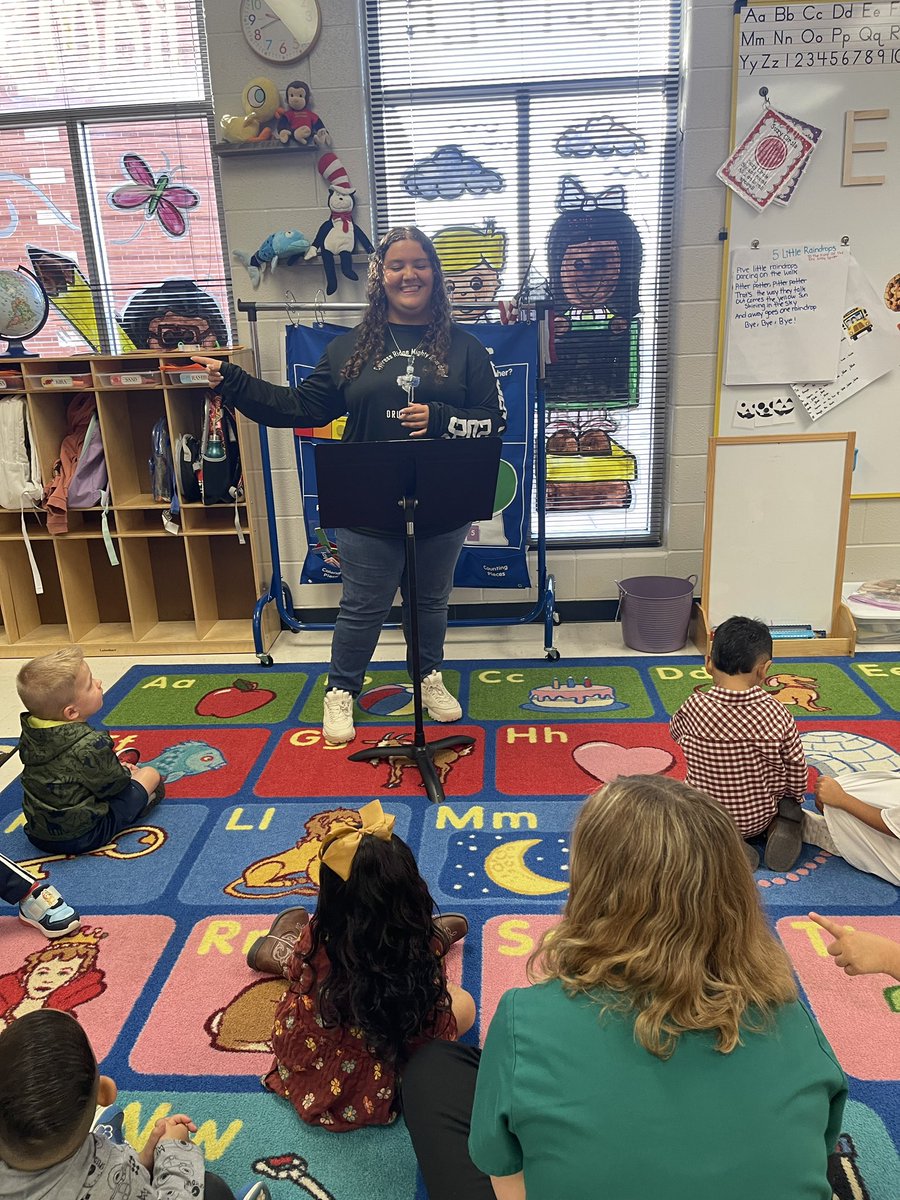 Ms. Román tweet media