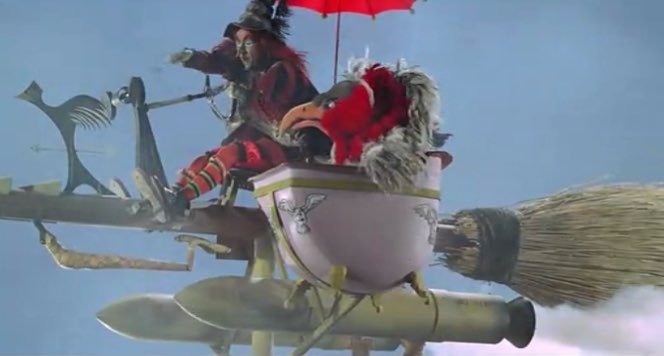 Who knows the name of the bird sitting passenger?

#clingandclang #hrpufnstuf #pufnstuf #drblinky #jackwild #billiehayes #stupidbat #witchiePoo #puf #witchiepoo #freddytheflute #70stv #saturdaymorningtv #sidandmartykrofft #krofft #sidandmartykrofftproductions #martykrofft