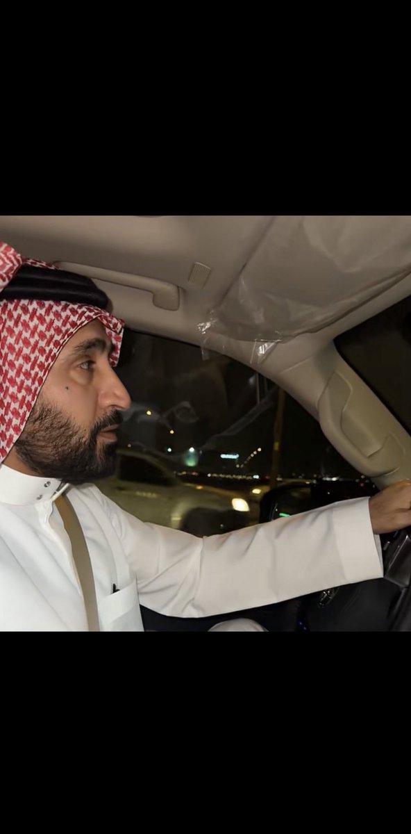 ذكرته و انا أبادل يديني على الطاره 
بدارٍ خلا و الخاطر أضيق من الدبله

هذي دار أبوه ودار جده وذي داره 
سقى الله ليالي عنتر العبسي وعبله

• مدغم أبو شيبه