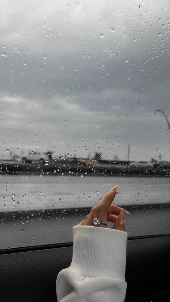 🌧🤍🤍🤍