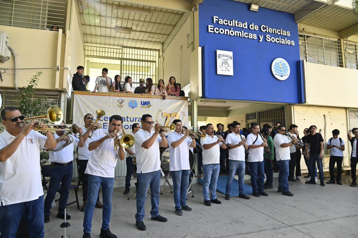 uasoficialmx's tweet photo. Conmemora la Facultad de Ciencias Económicas y Sociales de la UAS el 72 aniversario de la Licenciatura en Economía, semillera de actores relevantes. 👏🏻 #OrgulloUAS
Nota completa ℹ️ https://t.co/a19Kiaj3RD https://t.co/kvuvVTlz6z
