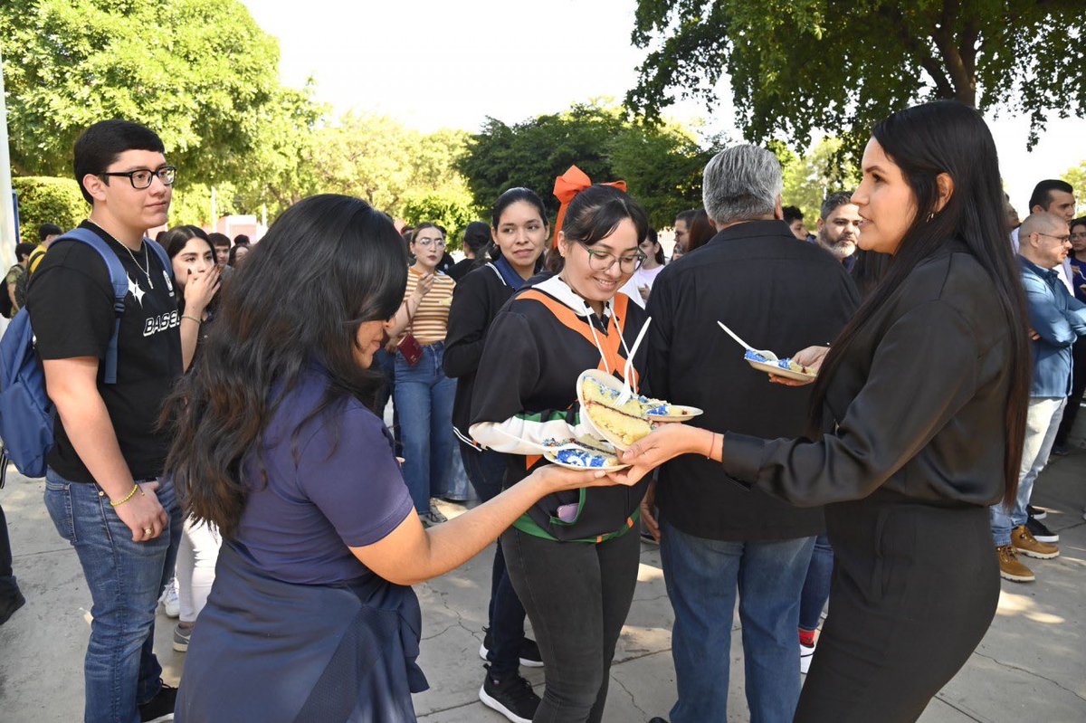 uasoficialmx's tweet photo. Conmemora la Facultad de Ciencias Económicas y Sociales de la UAS el 72 aniversario de la Licenciatura en Economía, semillera de actores relevantes. 👏🏻 #OrgulloUAS
Nota completa ℹ️ https://t.co/a19Kiaj3RD https://t.co/kvuvVTlz6z