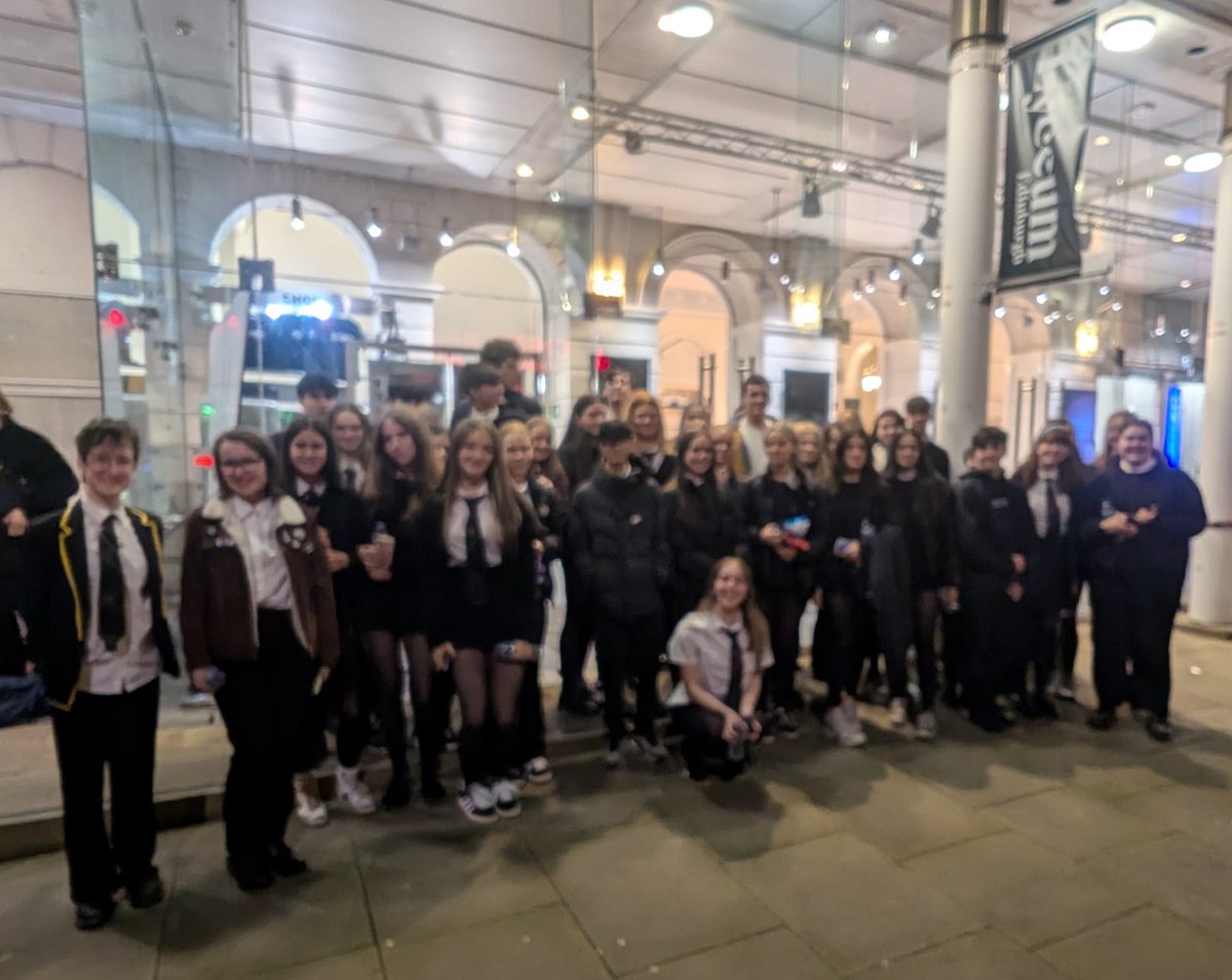 McLaren_English's tweet photo. We've arrived at the Lyceum Theatre.  Excited for 'A Streetcar Named Desire' https://t.co/NZnD2z8U7D