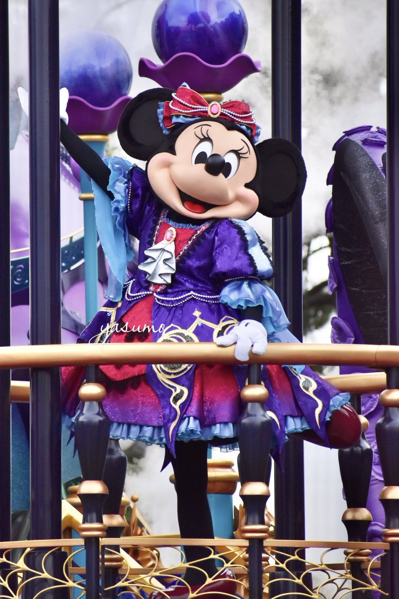 Into the Frenzy” ミニーさん。