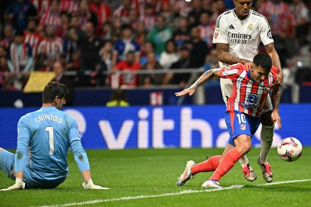 IvaanBlanco26's tweet photo. MINUTO 92 vs BILBAO.
MINUTO 95 vs MADRID.
MINUTO 93 vs PARÍS.

Increíble lo de Correa y el descuento esta temporada.

IMPRESIONANTE. https://t.co/il13q3ntYx