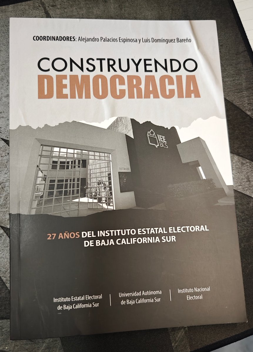 Me acaban de entregar el libro "Construyendo Democracia. 27 Años del Instituto Estatal Electoral de Baja California Sur", en el cual tuve la oportunidad de participar como autor de dos artículos, uno individual y otro en colaboración. Versión digital: ieebcs.org.mx/documentos/202…