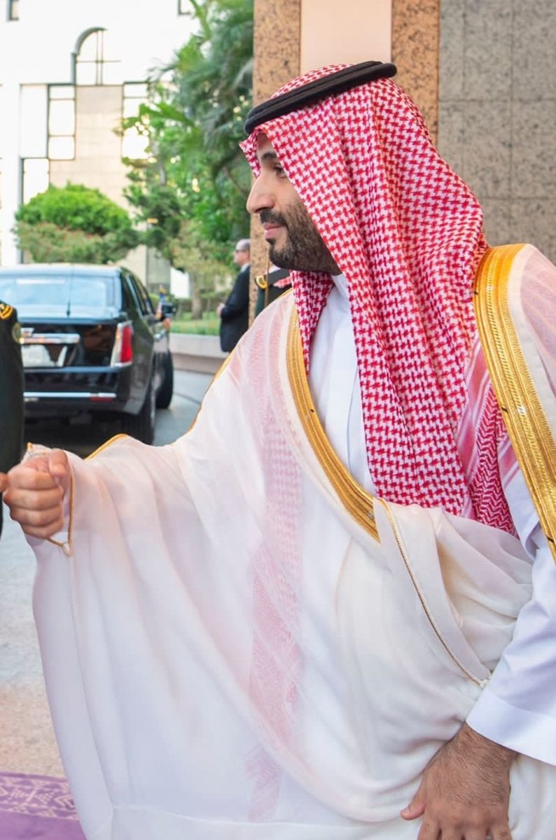 صورة للتاريخ 
صورة أعتز بها 
صورة تغني عن ألف كلمة
الله يعزك يا وطنا ويعزك يا محمد 
قصيت صورة المنبوذ درءاً للذوق العام
ومن وراءه حزب قذر ومؤامرات ومخططات داسها محمد تحت قدمه