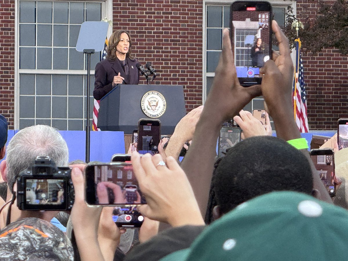 ChristopherHale's tweet photo. I’m a Tennessee Democrat, which means I’ve sat through more concession speeches than I care to count.

None of them, however, matched the grace and power of the one @KamalaHarris delivered tonight.

She reminded us to keep the faith and continue fighting for the country we love. https://t.co/HNZY9MXEYD