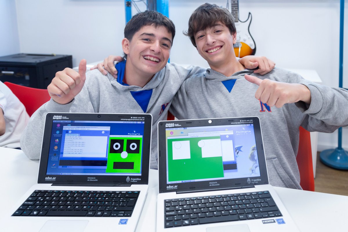 EducarseAr's tweet photo. 📲Seguimos recibiendo a escuelas en #EducarLab CABA. Hoy fue el turno de las chicas y los chicos de la Escuela Norbridge, quienes participaron de un taller de programación y arte generativo con netbooks.🕹💻

#somoseducar https://t.co/Serx0O5RLR