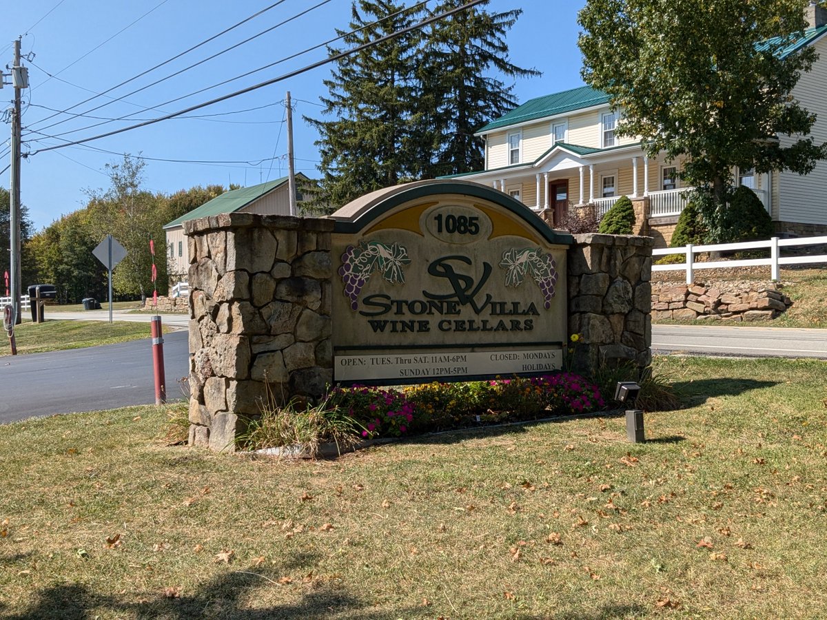 Uncork our latest post as we visit PA winery Stone Villa Wine Cellars in the Laurel Highlands. vino-sphere.com/2024/11/pennsy… <a href="/laurelhighlands/">GO Laurel Highlands</a> @ifwtwa @explorwineglass @pawines #drinklocal #pawine #winelover