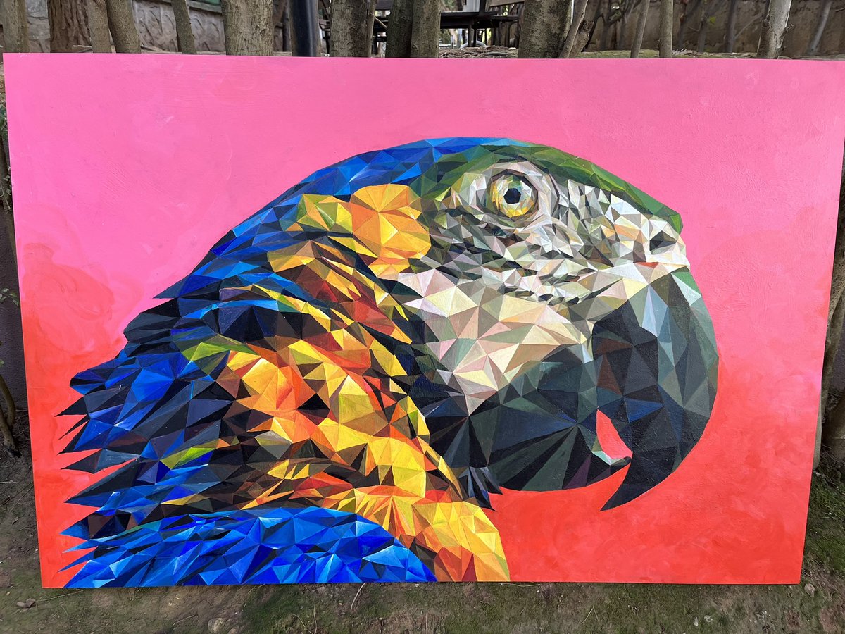 Eskiden bu ışıklı kutularda hapis miydik?kokularımız tenlerimiz;kahkahalarımız birbirine karışırken gözlerimiz maviyi bir başka görmüyormuy du?ya orüzgara karşı nefesnefese gelişlerimiz.aynı rüzgarda aynı mavide zamane prangalarında yaşamdannbihaber grilere gittikçe gömülüyoruz…