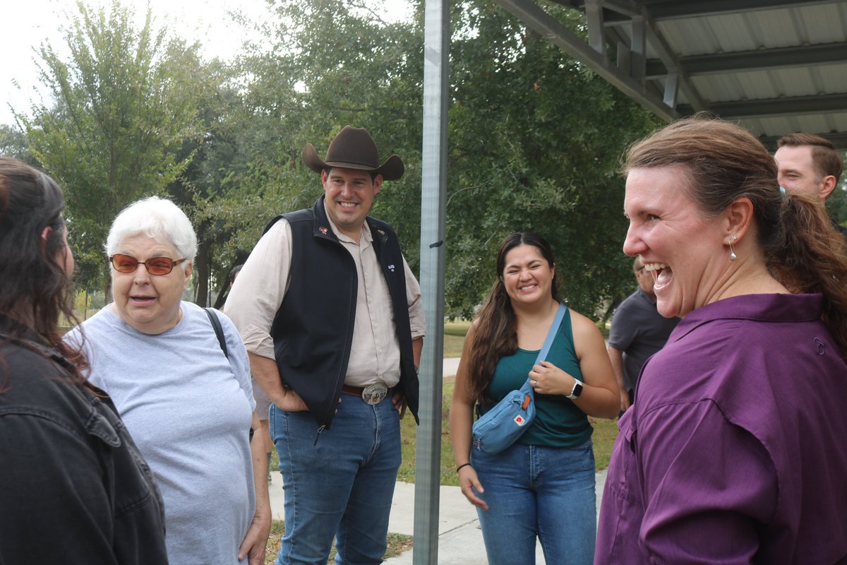 HARCresearch's tweet image. Celebrating Texas #ArborDay!🌳 On Nov. 2, HARC joined @HCP4 and the community in honoring TX #trees. HARC is proud to lead the #ForUsTree initiative, focused on increasing urban canopy equity across Houston. Learn bit.ly/3PwvBIu @HCPrecinct4