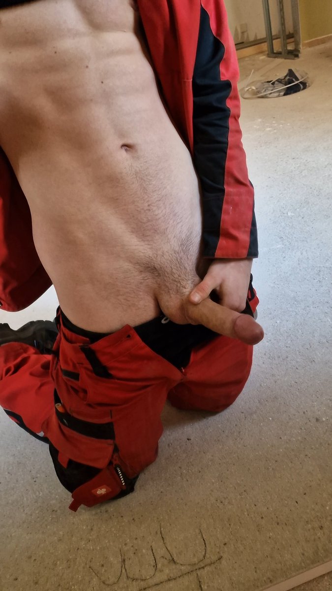 Horny_Basti_'s tweet photo. A little risky at work✊🏼⚡️

RT and Like for the full jerk off video💦 https://t.co/sJ56X3oEJ7