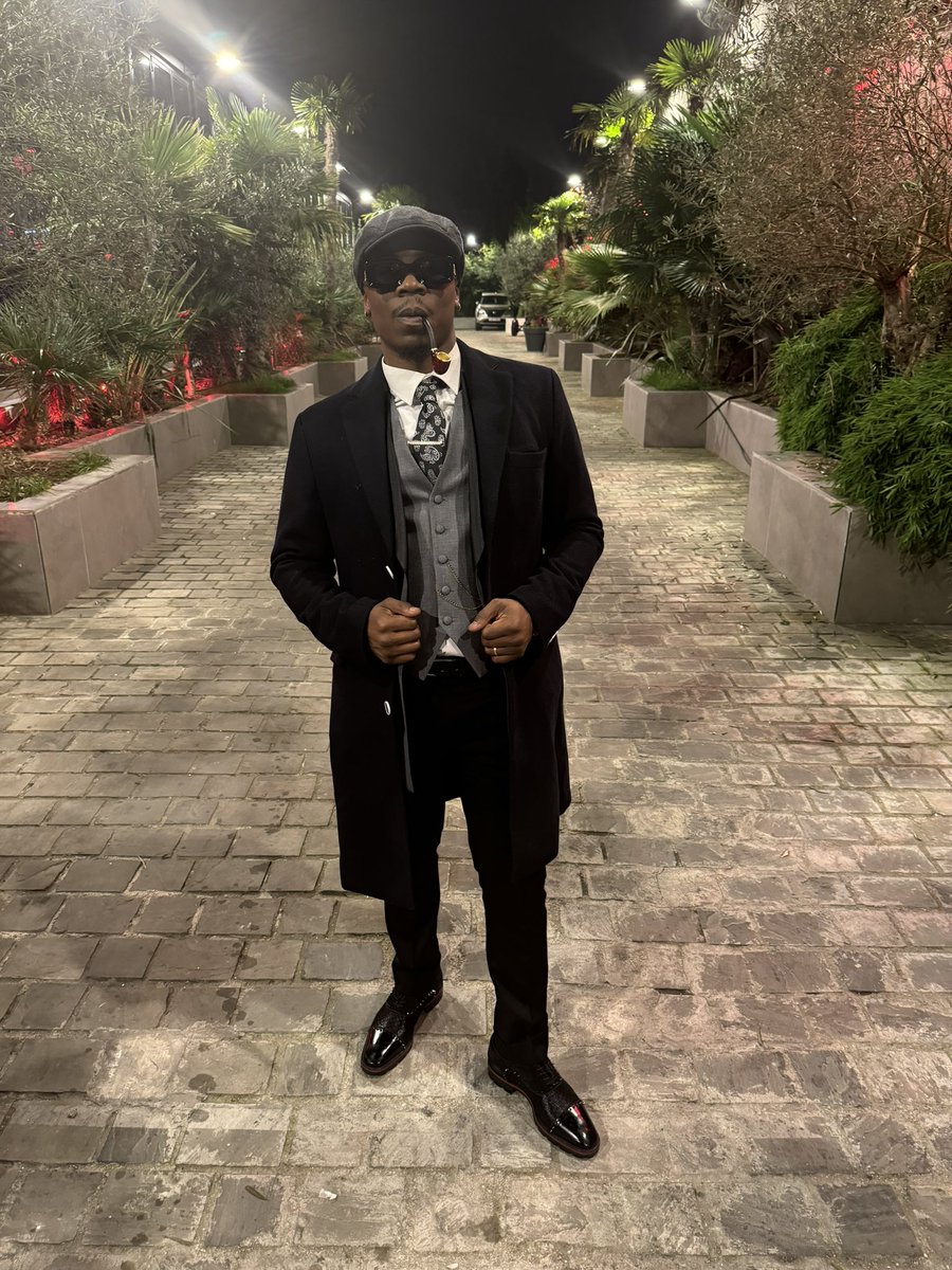 RR_4Real's tweet photo. Je reviens pour vous montrer comment j’étais frais avec mes reuf juste pour le mariage des 🩸#PeakyBlinders https://t.co/r77eoeI7G5