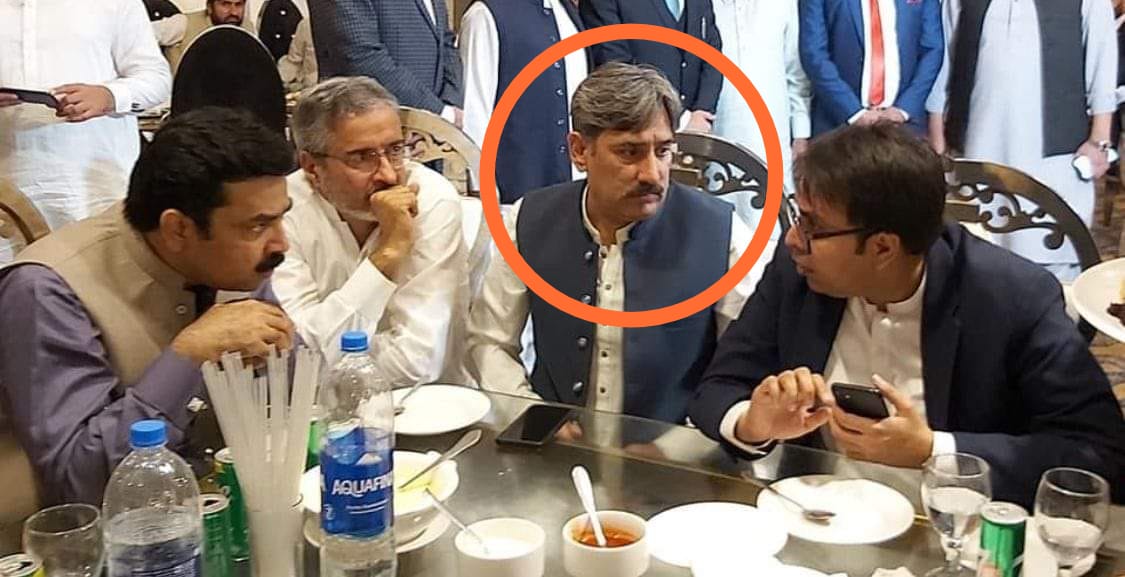 یہ ہو کیا رہا ہے 
8 فروری کے الیکشن میں 
صوبائی صدر پاکستان مسلم لیگ ن رانا ثنا اللہ کے خلاف نثار جٹ کا پولنگ ایجنٹ  آج فیصل آباد میں کوارڈینیٹر لگا دیا گیا 
1990سے پارٹی کے ساتھ کھڑے رہنے والے ورکرز کو عزت کب ملے گی 
<a href="/NawazSharifMNS/">Nawaz Sharif</a> <a href="/CMShehbaz/">Shehbaz Sharif</a> 
<a href="/MaryamNSharif/">Maryam Nawaz Sharif</a> <a href="/betterpakistan/">Ahsan Iqbal</a>