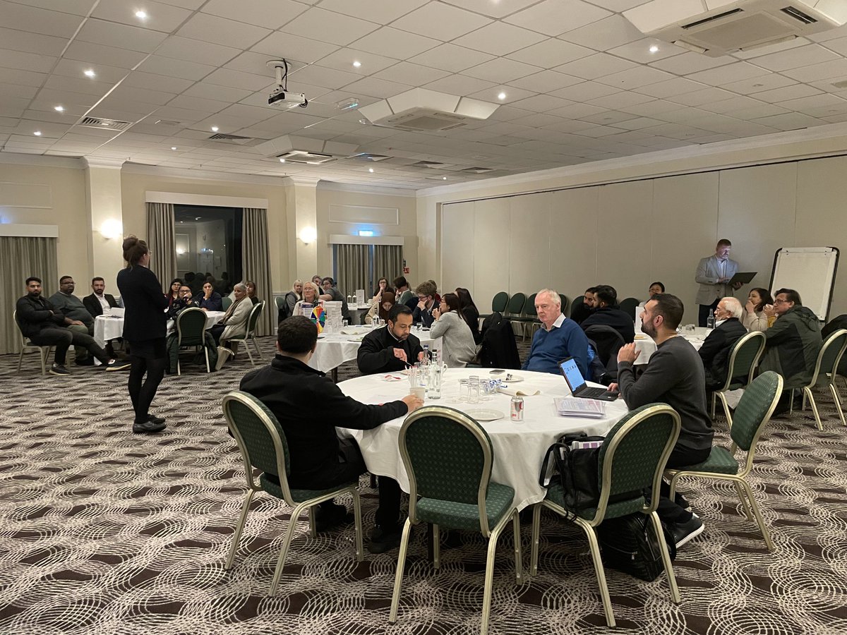 Fiona Lowe tweet media