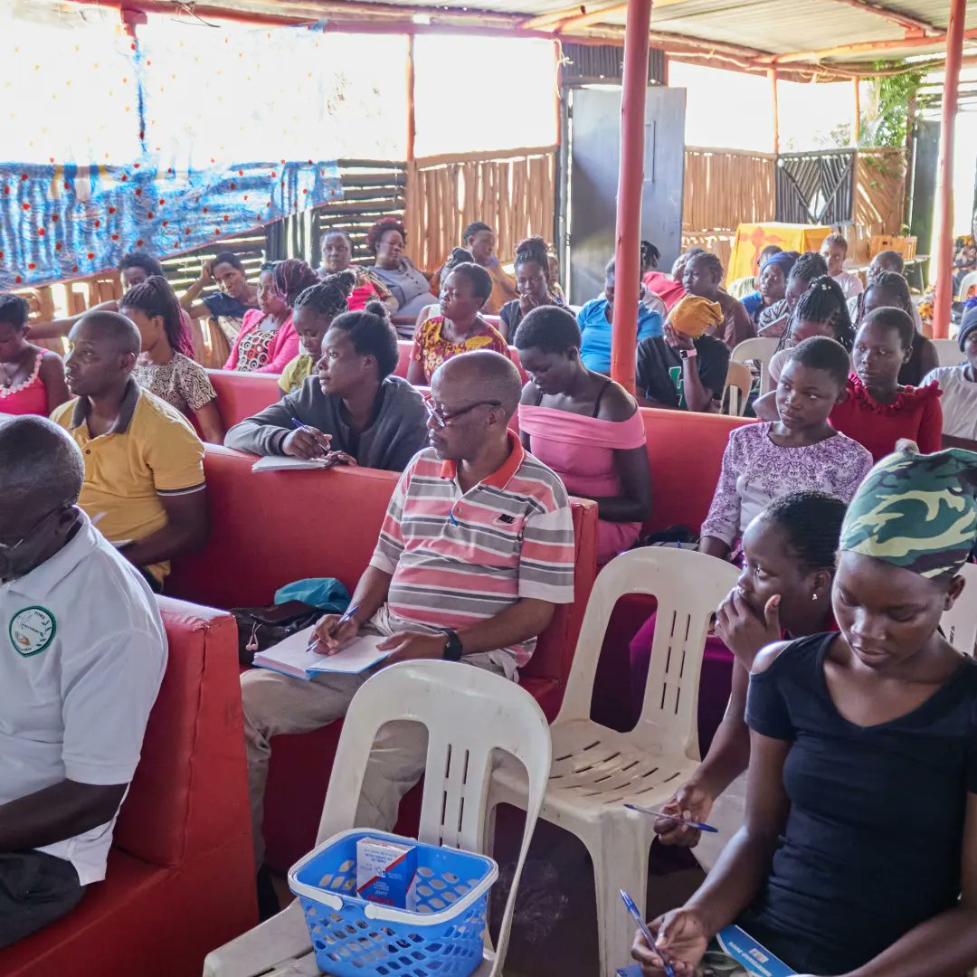 SummitGreen_Co's tweet photo. 🌍 Empowering youth &amp; women to turn waste into eco-friendly briquettes &amp; animal feed! Creating green jobs, reducing deforestation, and fighting climate change. Join us! 🌱 #GreenJobs #WasteToWealth #EcoFuel #SustainableKampala https://t.co/vZrqt8yFJl