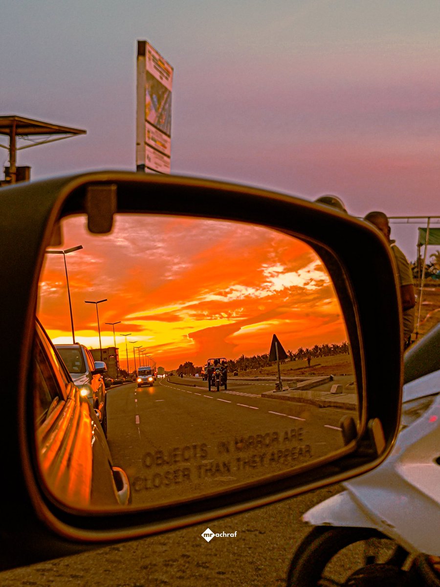 Cotonou 
📍Route des pêches 
Il devait sonner 18h47